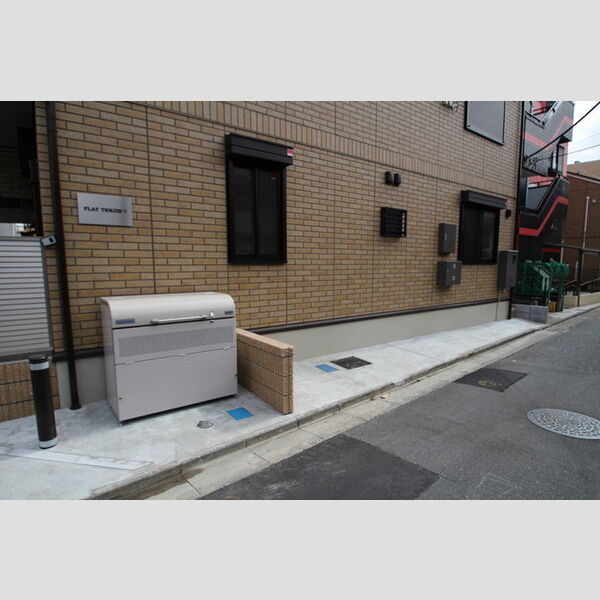 FLAT TENJIN　V 清潔感のあるゴミストッカー!