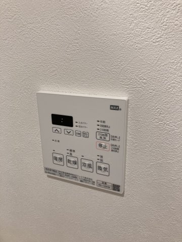 サンパール弐番館 浴室乾燥機パネル　※別号室の参考写真です(現況優先・仕様違いの場合あり)