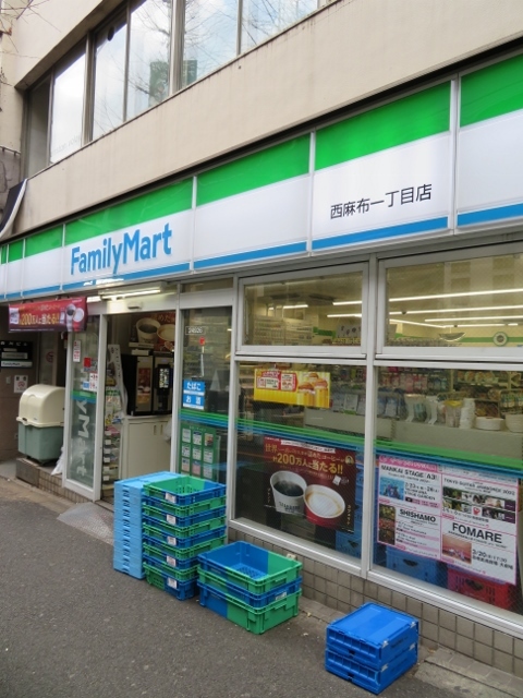 グランド・ガーラ西麻布4階 【コンビニエンスストア】ファミリーマート西麻布一丁目店まで180ｍ