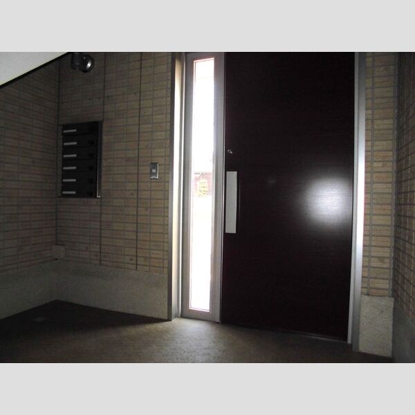 サン クラージュ301号室 エントランス内