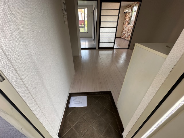 メゾン・ルピネス 玄関