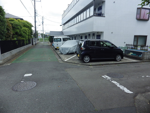 ストーク羽衣 駐車場