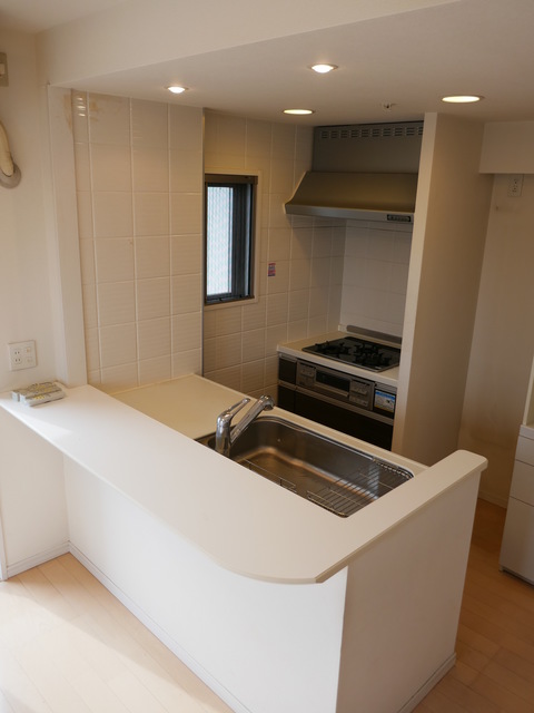 ガーラ・レジデンス府中3階 カウンターキッチン・グリル付き3口ガスコンロ