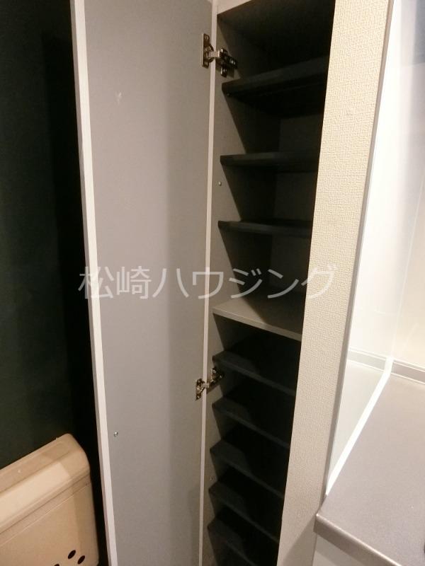 エミネントハウス2階 玄関