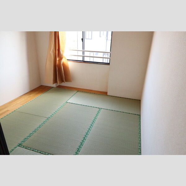 サンヴィレッジ本宿206号室 リビング