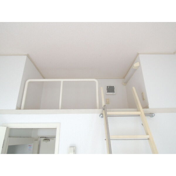 ジュネコーポ八ヶ崎0101号室 収納