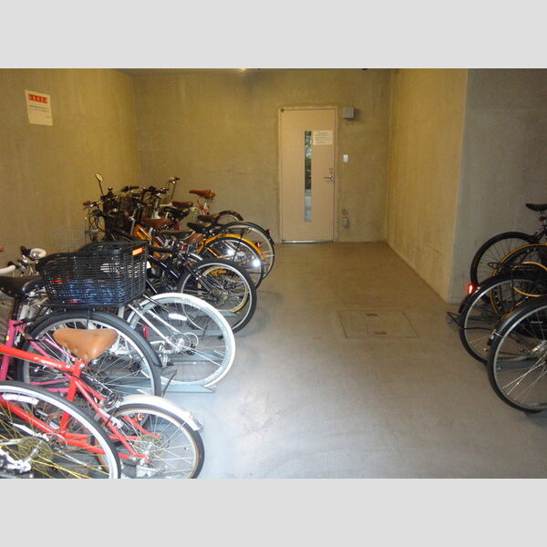 カスタリア三宿0307号室 駐輪場