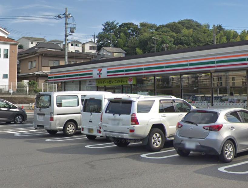 オトナモダンな隠れ家デザイナーズ戸建 【コンビニエンスストア】セブンイレブン 横浜中山南店まで579ｍ