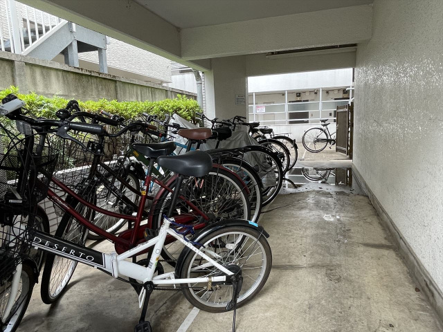 スカイコート都立大学309号室 駐輪場