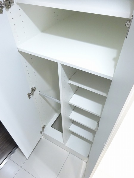 ＧＥＮＯＶＩＡ西横浜1004号室 収納