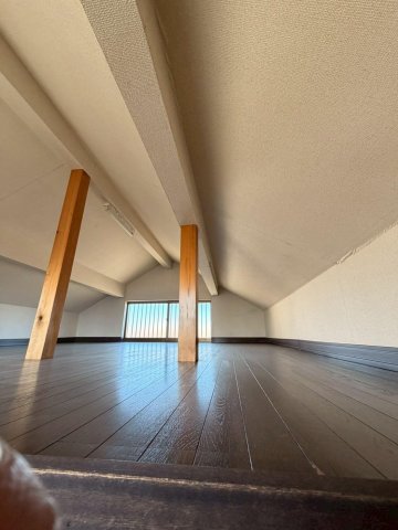 富士見市羽沢戸建て 13帖はある、広々としたグルニエ。窓が２つあるので風通しも◎