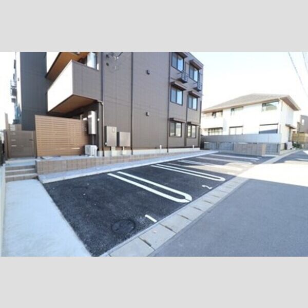 アベニール 駐車場