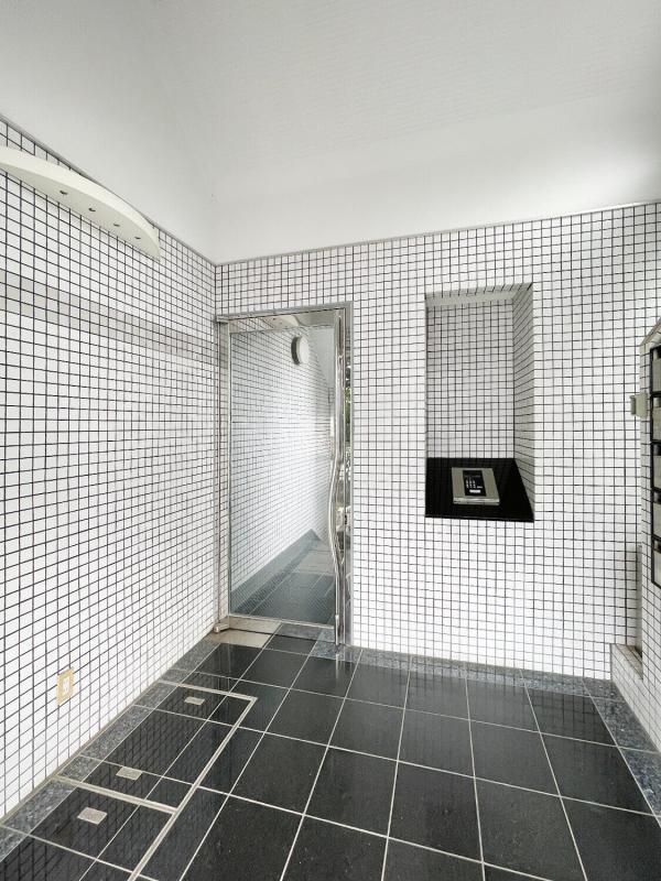 ルメゾン要町103号室 エントランス