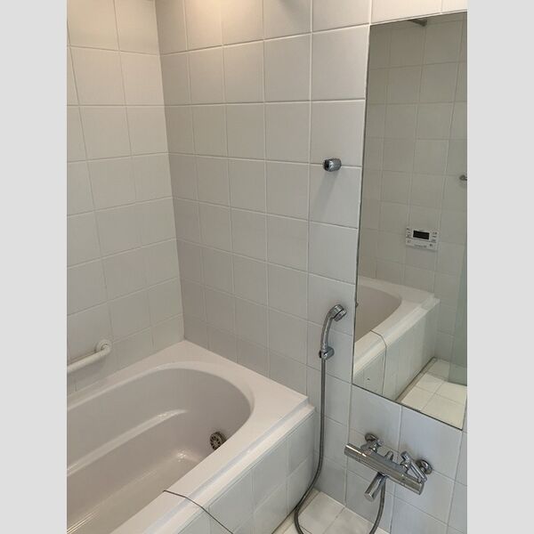 SUCCEED GARDEN　A 浴室:ホテルライクなガラス張りの浴室です