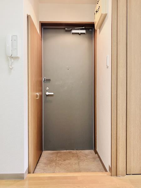 ヒルズガーデン2階 玄関