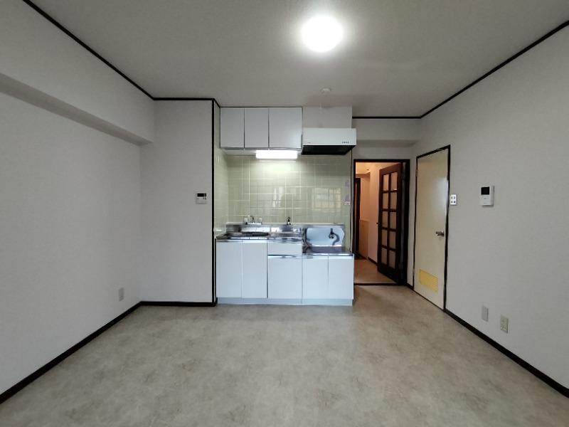 ルミエール岡村4階 リビング