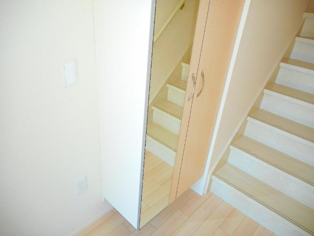 オーヴィラージュ201号室 下駄箱