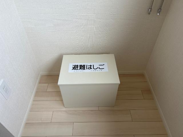 キャメロット八王子202号室 避難梯子