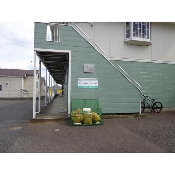 エステートピース202号室 エントランス