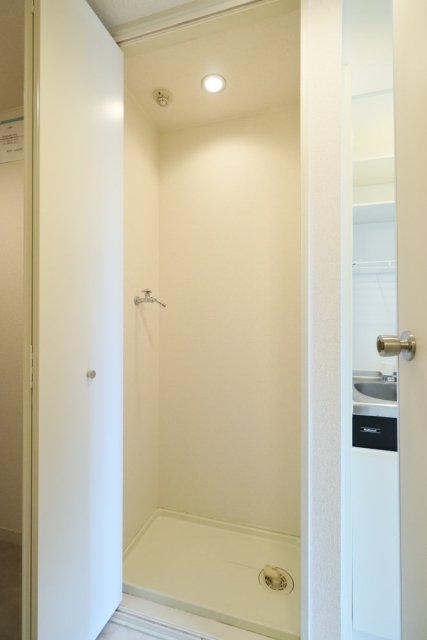 フロール巣鴨5階 室内洗濯機置場