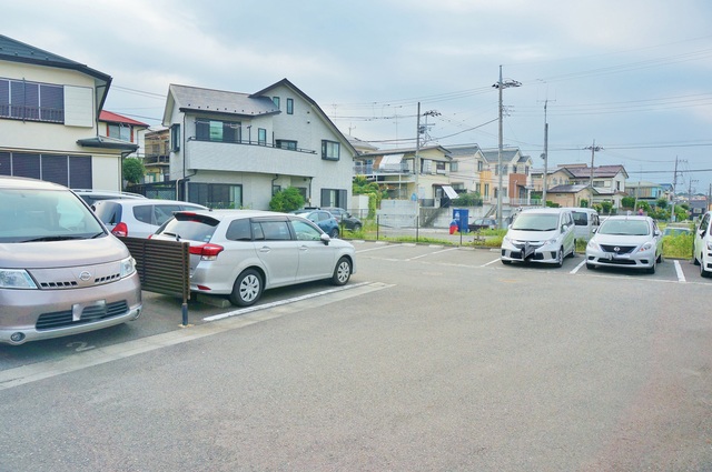 フェヴリエ白百合0105号室 駐車場　※実際の使用状況とは異なります(現況優先)
