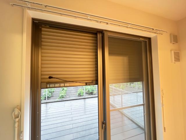 フィオーレ西平山102号室 シャッター