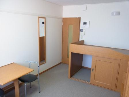 レオパレスプレミール204号室 リビング