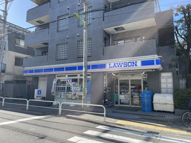 フラッフィー祐天寺104号室 ローソン下馬四丁目店(コンビニ)まで98m