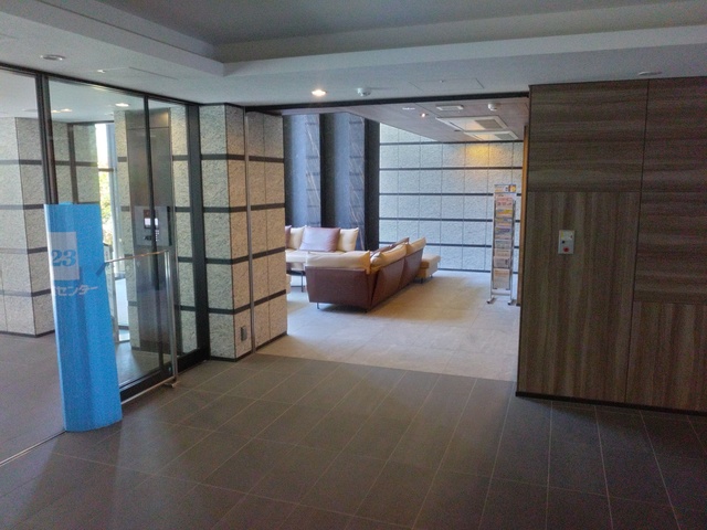 レーベン検見川浜ＧＲＡＮＶＡＲＤＩ エントランス