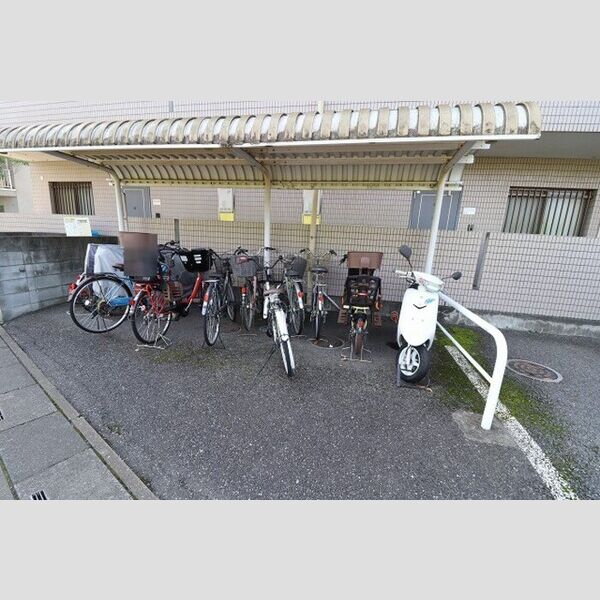 パレススリーゼ1A号室 駐輪場