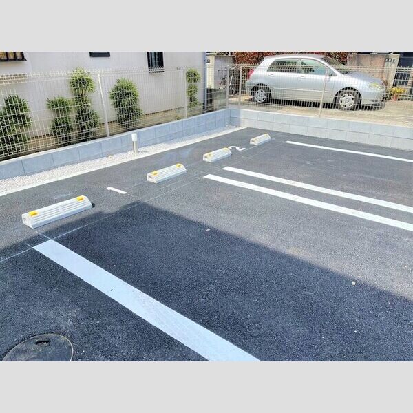 アヴァンティ103号室 駐車場　小型車推奨