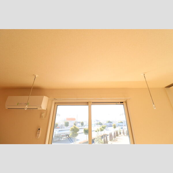 サニーリヴ　B201号室 室内物干し