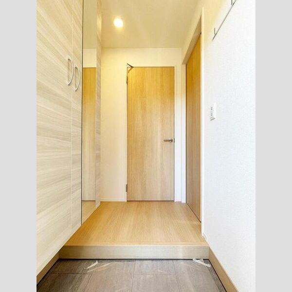 メゾンアイリス ココア 玄関