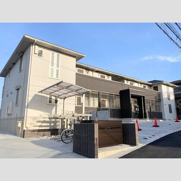 オリヴィア山手201号室 建物外観写真