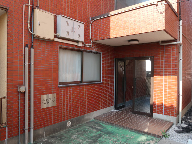 メゾン・ブレイク3階 エントランス