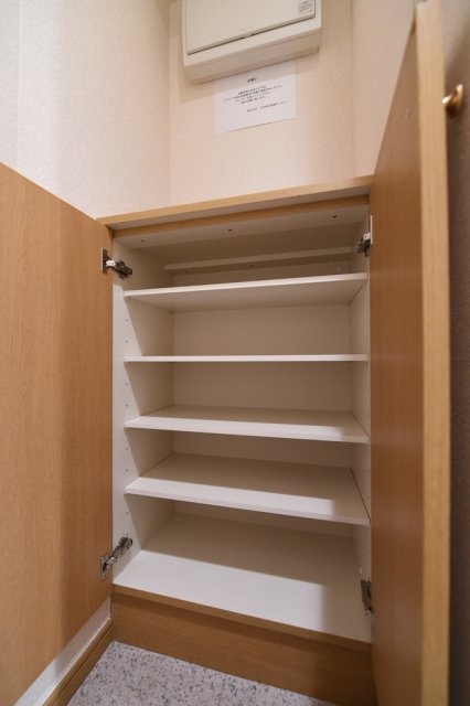 ヴェルト池袋 靴入