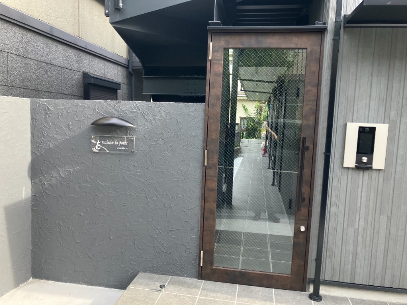 maison la foret エントランス