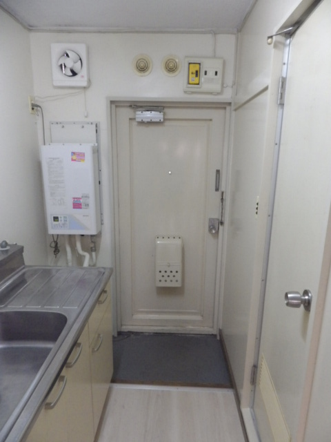 サンハイツ0102号室 玄関
