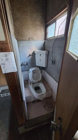 小松レジデンス202号室 共用トイレ