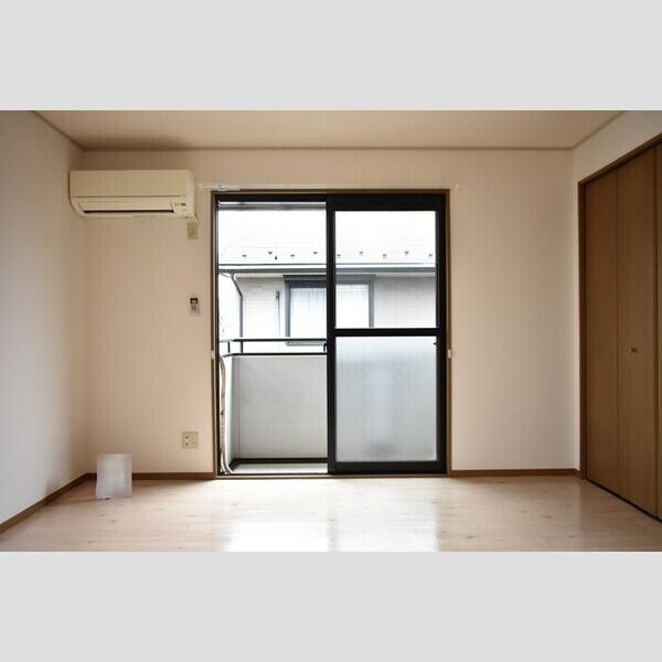 フォレストヴィラ　弐番館 洋室