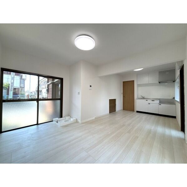 船橋市三咲5丁目戸建 リビング