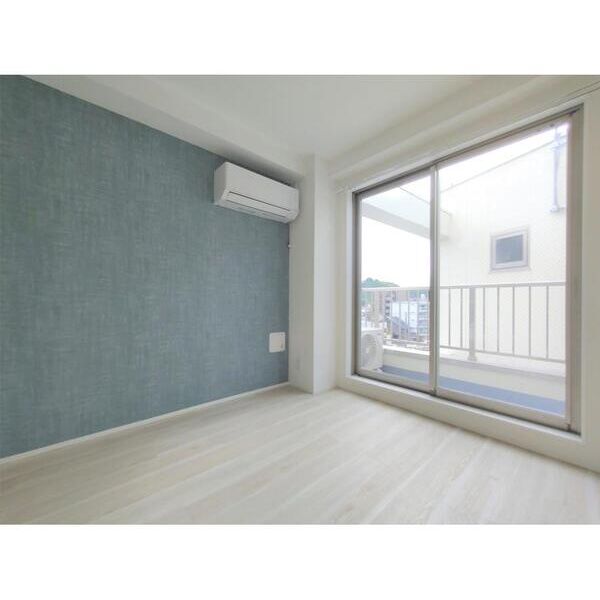 ブルーライトヨコハマ601号室 リビング