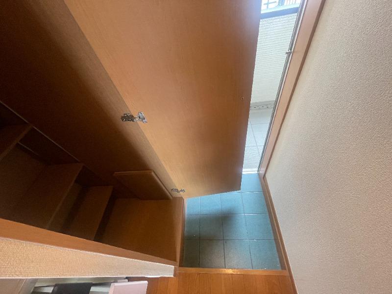 プランドールK2階 玄関