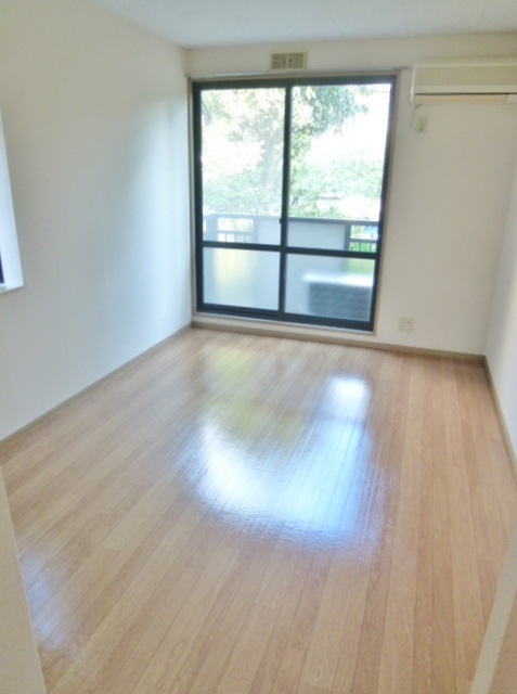 カーサ南原0102号室 ６．２帖のゆとりある広さのお部屋です。