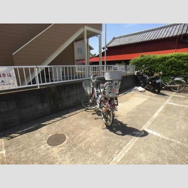 サマックスニュークレール 駐輪場