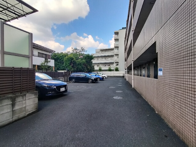 ヴィヴレワコー1階 駐車場