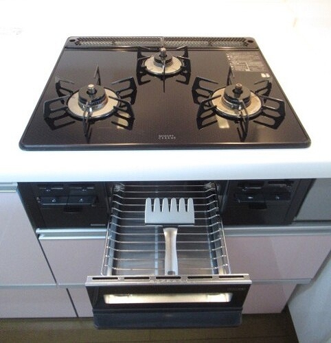 エス・バイ・エルマンション越谷 グリル　キッチン　※前回募集時2020年10月写真