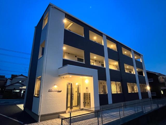 エル　シャトー 外観写真（夜）