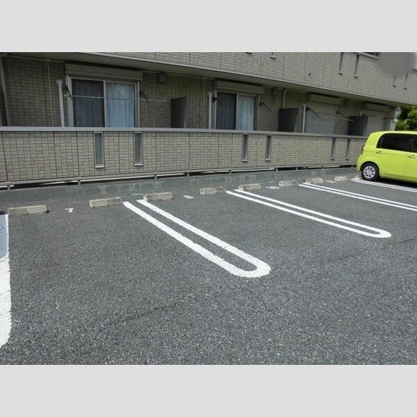 コルティー106号室 駐車場