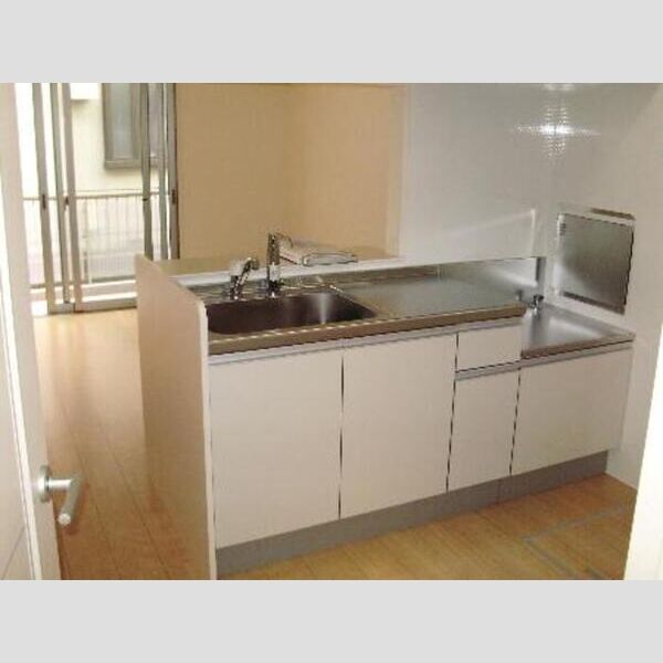 コート引地103号室 3)対面キッチン(浄水器付蛇口)